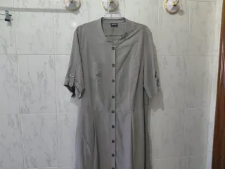 Vestido gris con botones marca Guerry Weber