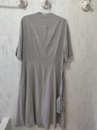 Vestido gris con botones marca Guerry Weber