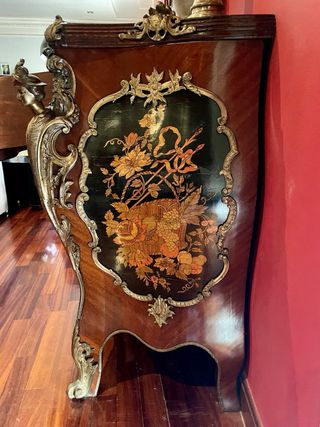 Cómoda Luis XV marquetería y mármol