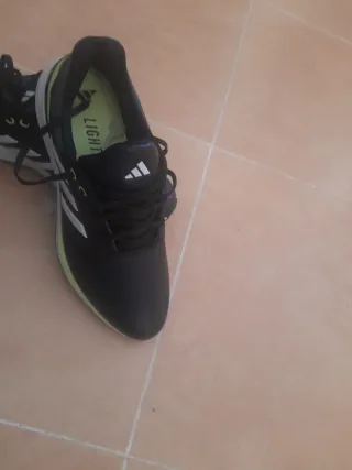 Zapatillas Adidas es uno 47 pero ace un 46