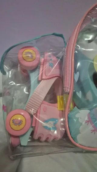 Set de mochila con patines casco rodilleras..