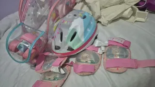 Set de mochila con patines casco rodilleras..