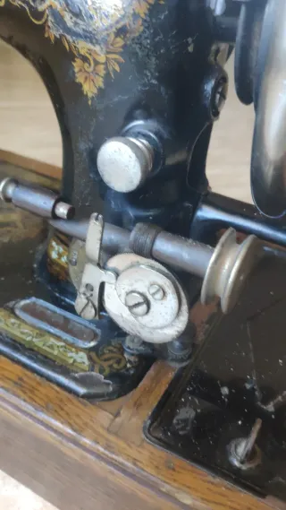 SINGER MAQUINA DE COSER ANTIGUA 28K