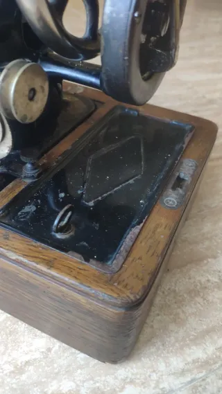 SINGER MAQUINA DE COSER ANTIGUA 28K