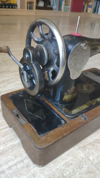SINGER MAQUINA DE COSER ANTIGUA 28K