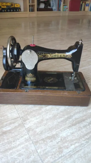 SINGER MAQUINA DE COSER ANTIGUA 28K