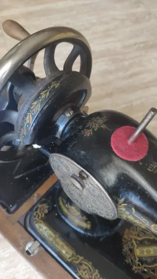 SINGER MAQUINA DE COSER ANTIGUA 28K