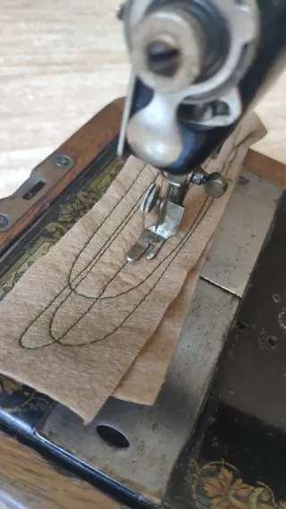 SINGER MAQUINA DE COSER ANTIGUA 28K