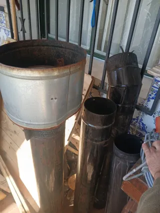 Estufa de leña negra