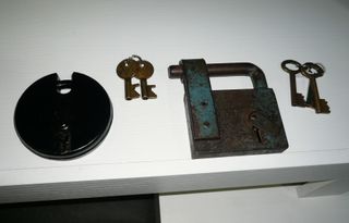2 candados antiguos con llaves