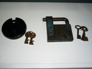 2 candados antiguos con llaves