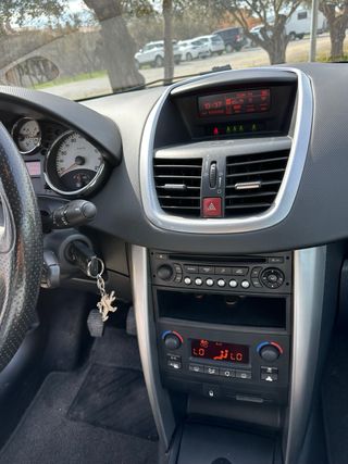 Peugeot 207 2006