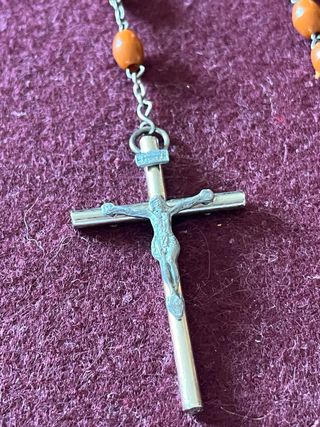 Rosario de cuentas marrones y plata