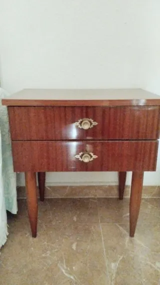 Mesitas de noche de madera para restaurar