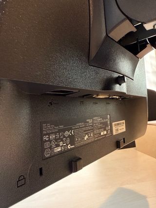 Monitor Dell Negra y Plateada