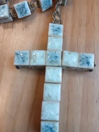Rosario de teselas con cruz