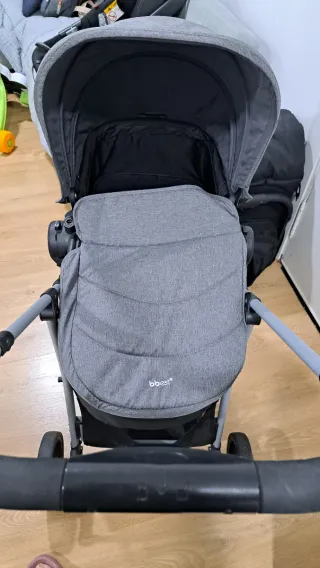 Passeggino con seggiolino e ovetto per auto