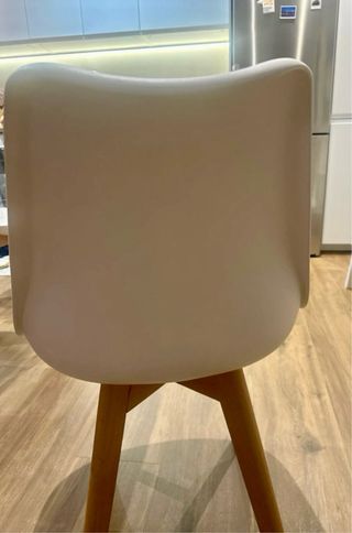 6 Sillas Escandinavas Blancas (Plástico y Madera)