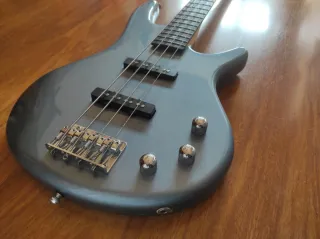 Bajo Ibanez SoundGear