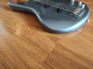 Bajo Ibanez SoundGear