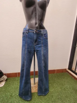 Vaqueros acampanados azules