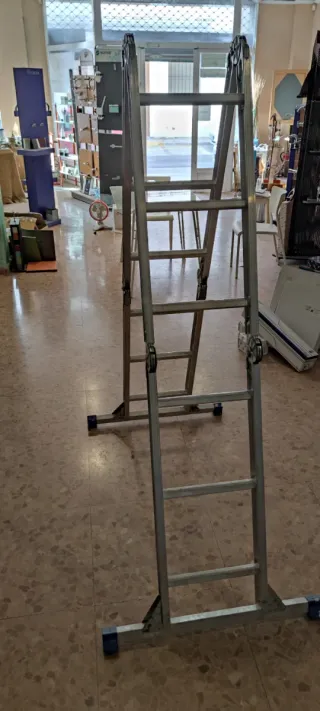 Escalera Plegable Articulada EN 131