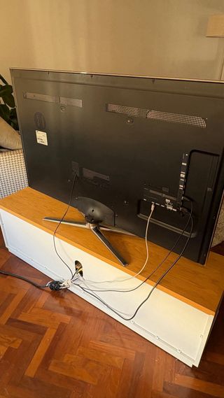 Televisión Samsung Smart TV 55” + opción mueble