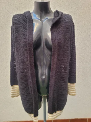 Chaqueta de punto con capucha y logo de paz