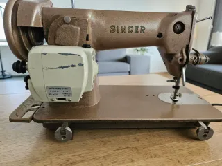 VINTAGE: Máquina de coser Singer antigua