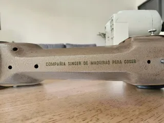 VINTAGE: Máquina de coser Singer antigua