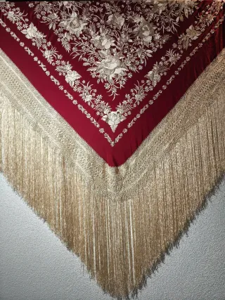 Mantón de Manila bordado a mano seda