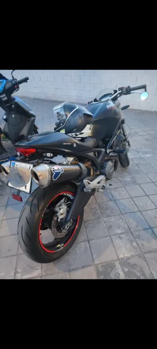 Ducati Monster 696 Negra