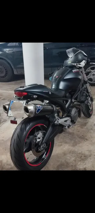 Ducati Monster 696 Negra