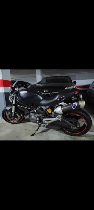 Ducati Monster 696 Negra