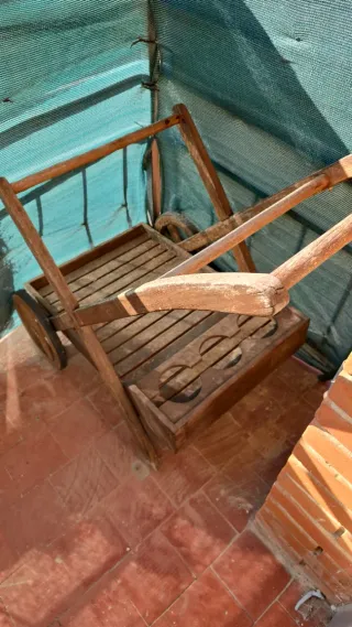 Carretilla de jardín de madera