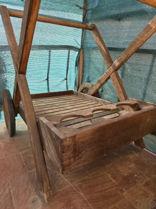 Carretilla de jardín de madera