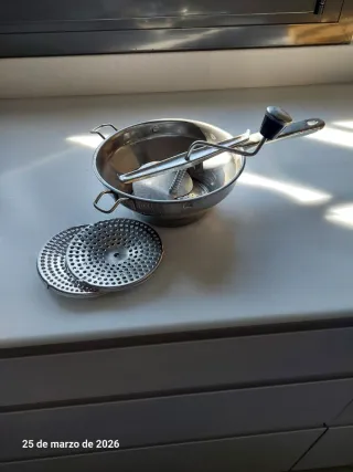 Pasapurés de metal y plástico