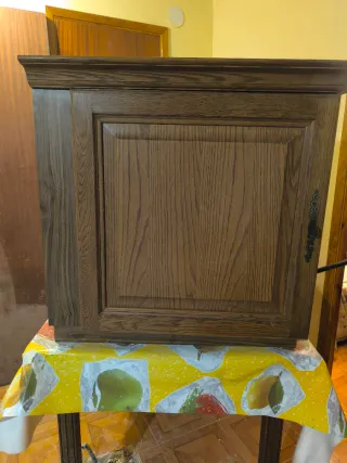 Cocina completa con encimera.