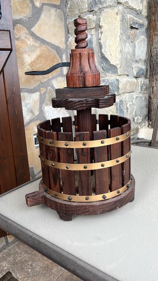 Prensa de vino decorativa de madera