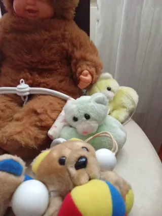 Lote bebé: conjunto de peluches.