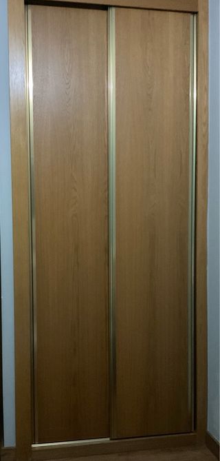 Dos Puertas de correderas de madera