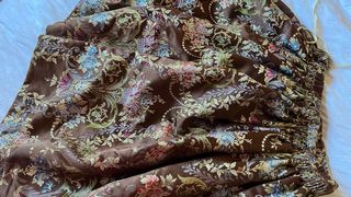 Falda adamascada marrón y multicolor