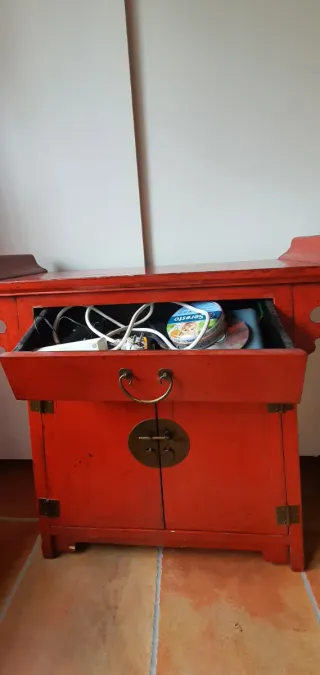 Mueble chino rojo y dorado