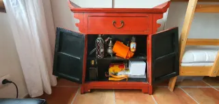 Mueble chino rojo y dorado