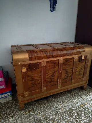 Baúl antiguo madera y metal