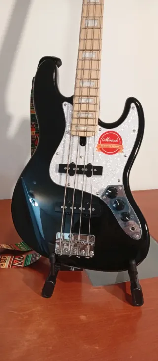 Bajo Mirsok JB-Mini con accesorios