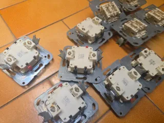 Pulsador persiana JUNG (10 unidades)