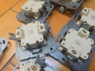 Pulsador persiana JUNG (10 unidades)