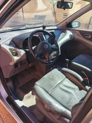 Nissan Almera 2004