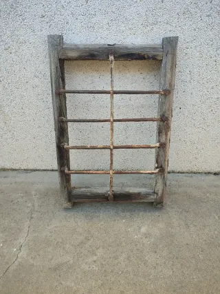 Reja de forja antigua para ventana